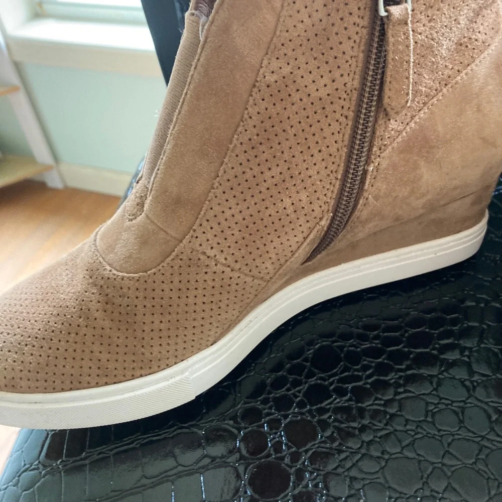 Linea Paolo tan suede booties 7 1/2 W - Picture 5 of 16